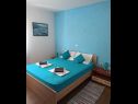 Appartements Matko-200m from the beach: A1 sjever(2+2), A2 jug(2+2), A3(6+2) Kastel Stafilic - Riviera de Split  - Appartement - A2 jug(2+2): chambre &agrave; coucher