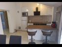 Appartements Matko-200m from the beach: A1 sjever(2+2), A2 jug(2+2), A3(6+2) Kastel Stafilic - Riviera de Split  - Appartement - A3(6+2): cuisine salle à manger