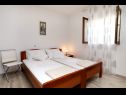Appartements Lidia - barbecue: A1(2+2) Kastel Stari - Riviera de Split  - Appartement - A1(2+2): chambre &agrave; coucher
