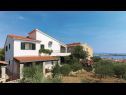 Maisons de vacances Peace - rustic and dalmatian stone: H(7+3) Kastel Sucurac - Riviera de Split  - Croatie  - maison