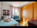 Maisons de vacances Peace - rustic and dalmatian stone: H(7+3) Kastel Sucurac - Riviera de Split  - Croatie  - H(7+3): chambre &agrave; coucher