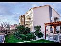 Appartements et chambres Anka - with open jacuzzi: SA4(2), SA2(2), R1(2), R3(2), R5(2) Podstrana - Riviera de Split  - maison