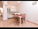 Appartements Knez 1 - 50 m from beach: A3(4) Podstrana - Riviera de Split  - Appartement - A3(4): salle &agrave; manger
