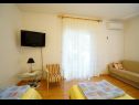 Appartements Marija - 120 m from the beach : A1(4+1), SA3(2) Podstrana - Riviera de Split  - Appartement - A1(4+1): chambre &agrave; coucher