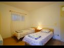 Appartements Marija - 120 m from the beach : A1(4+1), SA3(2) Podstrana - Riviera de Split  - Studio appartement - SA3(2): chambre &agrave; coucher