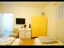 Appartements Marija - 120 m from the beach : A1(4+1), SA3(2) Podstrana - Riviera de Split  - Studio appartement - SA3(2): chambre &agrave; coucher