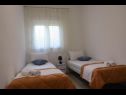 Appartements Ivo - free parking & BBQ: A1(6) Sinj - Riviera de Split  - Appartement - A1(6): chambre &agrave; coucher