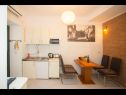 Appartements Zdrav - with big terrace: A1(4) Split - Riviera de Split  - Appartement - A1(4): cuisine salle à manger