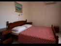 Appartements Dragi - adults only: SA1(2), A2(2), A3(3) Split - Riviera de Split  - Appartement - A2(2): chambre &agrave; coucher