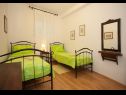 Appartements Zdrav - with big terrace: A1(4) Split - Riviera de Split  - Appartement - A1(4): chambre &agrave; coucher