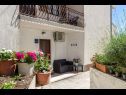 Appartements Jurica - 300 m from sea: A1 Lea(2+1), A2 Roko(2+1) Split - Riviera de Split  - Appartement - A2 Roko(2+1): terrasse