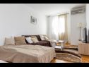 Appartements Jurica - 300 m from sea: A1 Lea(2+1), A2 Roko(2+1) Split - Riviera de Split  - séjour