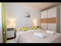 Appartements Dragica 1 - cozy flat : A1(3) Split - Riviera de Split  - Appartement - A1(3): chambre &agrave; coucher