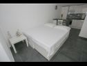 Appartements Marina - with parking : SA1(2) Split - Riviera de Split  - Studio appartement - SA1(2): chambre &agrave; coucher