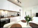 Appartements Mendula - private garage: A1(2+2), A2(2+2) Split - Riviera de Split  - Appartement - A2(2+2): cuisine salle à manger