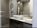 Appartements Lux - with private pool: A1(4+2) Split - Riviera de Split  - Appartement - A1(4+2): salle de bain W-C