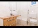 Maisons de vacances Bože - 10m from the sea: H(10+2) Drvenik Mali (Île de Drvenik Mali) - Riviera de Trogir  - Croatie  - H(10+2): salle de bain W-C
