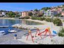 Appartements Pero - 70m from the sea: A1(6), A2(2) Marina - Riviera de Trogir  - plage
