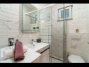 Appartements Lux 1 - heated pool: A1(4), A4(4) Marina - Riviera de Trogir  - Appartement - A4(4): salle de bain W-C