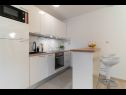 Appartements Lux 3 - heated pool: A5(4+2), A6(4+2) Marina - Riviera de Trogir  - Appartement - A5(4+2): cuisine