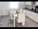 Maisons de vacances Pax - with pool: H(4+2) Marina - Riviera de Trogir  - Croatie  - H(4+2): cuisine salle à manger