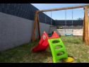 Maisons de vacances Pax - with pool: H(4+2) Marina - Riviera de Trogir  - Croatie  - aire de jeux enfants