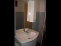 Appartements Luka - pet friendly A1(4+2) Seget Donji - Riviera de Trogir  - Appartement - A1(4+2): salle de bain W-C
