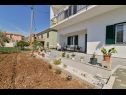 Appartements Kati - garden: A1(4), A2(2+1) Seget Donji - Riviera de Trogir  - jardin
