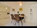 Appartements Kati - garden: A1(4), A2(2+1) Seget Donji - Riviera de Trogir  - Appartement - A1(4): cuisine salle à manger