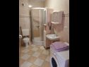 Appartements Katy - 150m from the clear sea: A1(2+2) Seget Vranjica - Riviera de Trogir  - Appartement - A1(2+2): salle de bain W-C