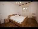 Appartements Kata - 100m from sea: A1(4+1) Seget Vranjica - Riviera de Trogir  - Appartement - A1(4+1): chambre &agrave; coucher