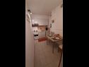 Appartements Žeki - 20 m from the sea: A1(3), SA2 (2) Seget Vranjica - Riviera de Trogir  - Appartement - A1(3): cuisine salle à manger