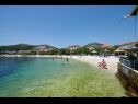 Appartements Mare - 30 m from pebble beach: SA1(2), SA2(2), A3(4), A4(4), A5(8) Seget Vranjica - Riviera de Trogir  - plage