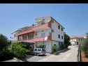 Appartements Mare - 30 m from pebble beach: SA1(2), SA2(2), A3(4), A4(4), A5(8) Seget Vranjica - Riviera de Trogir  - 