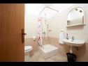 Appartements Mare - 30 m from pebble beach: SA1(2), SA2(2), A3(4), A4(4), A5(8) Seget Vranjica - Riviera de Trogir  - Studio appartement - SA1(2): salle de bain W-C