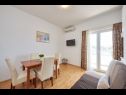 Appartements Mare - 30 m from pebble beach: SA1(2), SA2(2), A3(4), A4(4), A5(8) Seget Vranjica - Riviera de Trogir  - Appartement - A3(4): salle &agrave; manger