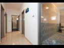 Appartements Mare - 30 m from pebble beach: SA1(2), SA2(2), A3(4), A4(4), A5(8) Seget Vranjica - Riviera de Trogir  - Appartement - A5(8): couloir
