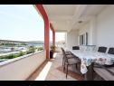 Appartements Mare - 30 m from pebble beach: SA1(2), SA2(2), A3(4), A4(4), A5(8) Seget Vranjica - Riviera de Trogir  - Appartement - A5(8): terrasse