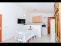 Appartements Bosiljka - by the sea: A1(5), A2(5), SA3(2) Sevid - Riviera de Trogir  - Appartement - A2(5): cuisine salle à manger