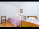 Appartements Bosiljka - by the sea: A1(5), A2(5), SA3(2) Sevid - Riviera de Trogir  - Appartement - A2(5): chambre &agrave; coucher