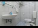 Appartements Mil - 80m from the sea A1(4+1), A2(2) Sevid - Riviera de Trogir  - Appartement - A2(2): salle de bain W-C