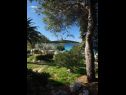 Appartements Jak - 10m from the sea: A(4+2) Sevid - Riviera de Trogir  - cour