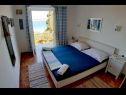 Appartements Jak - 10m from the sea: A(4+2) Sevid - Riviera de Trogir  - Appartement - A(4+2): chambre &agrave; coucher