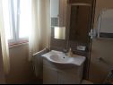 Appartements Mer - 10m to the beach: A1(4+2) Sevid - Riviera de Trogir  - Appartement - A1(4+2): salle de bain W-C