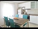 Appartements Garden - sea view: A1(4) Sevid - Riviera de Trogir  - Appartement - A1(4): cuisine salle à manger