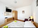 Appartements Kaza - 50m from the beach with parking: A1(2), A2(2), A3(6) Trogir - Riviera de Trogir  - Appartement - A1(2): chambre &agrave; coucher