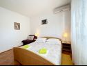 Appartements Kaza - 50m from the beach with parking: A1(2), A2(2), A3(6) Trogir - Riviera de Trogir  - Appartement - A1(2): chambre &agrave; coucher