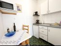 Appartements Kaza - 50m from the beach with parking: A1(2), A2(2), A3(6) Trogir - Riviera de Trogir  - Appartement - A2(2): cuisine salle à manger