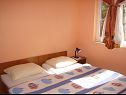 Appartements Mara - barbecue: A1(4+1), SA3(2), SA4(2+1) Trogir - Riviera de Trogir  - Appartement - A1(4+1): chambre &agrave; coucher