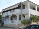 Appartements Davorka - 50m from the sea A1(2+2), A2(2+2) Trogir - Riviera de Trogir  - maison